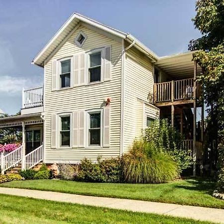 Captain'S Cottage Suites Гранд Хейвън Екстериор снимка