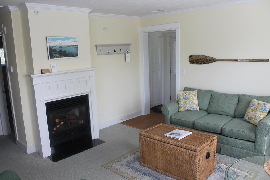Captain'S Cottage Suites Гранд Хейвън Стая снимка