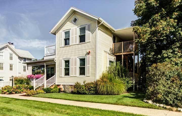 Captain'S Cottage Suites Гранд Хейвън Екстериор снимка