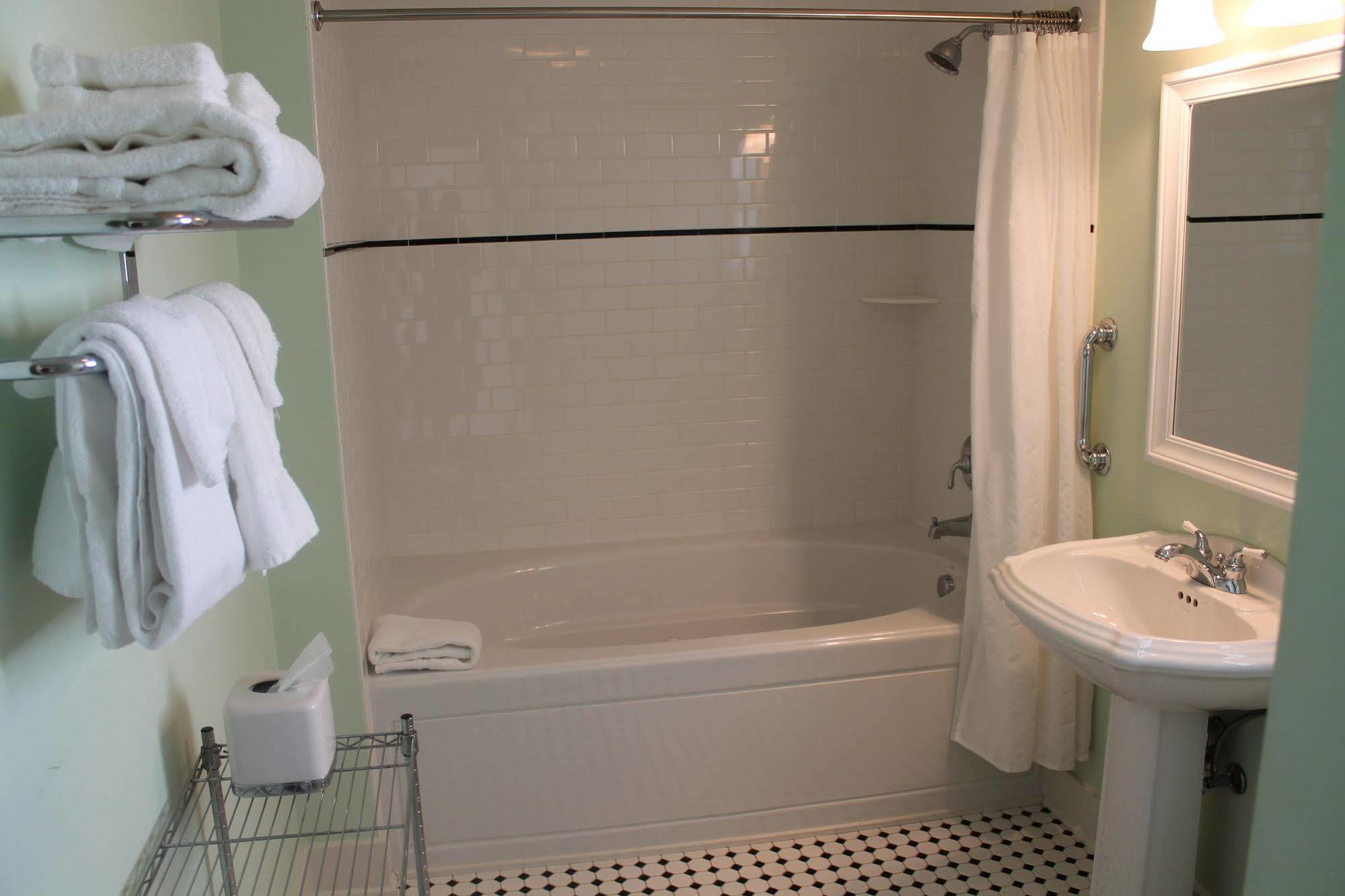Captain'S Cottage Suites Гранд Хейвън Екстериор снимка